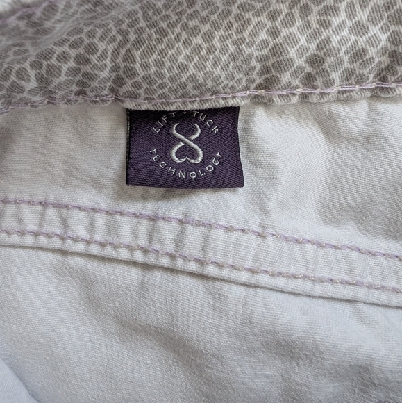 NYDJ Gray Animal Print Ankle Jeans Size 8 - Picture 7 of 7